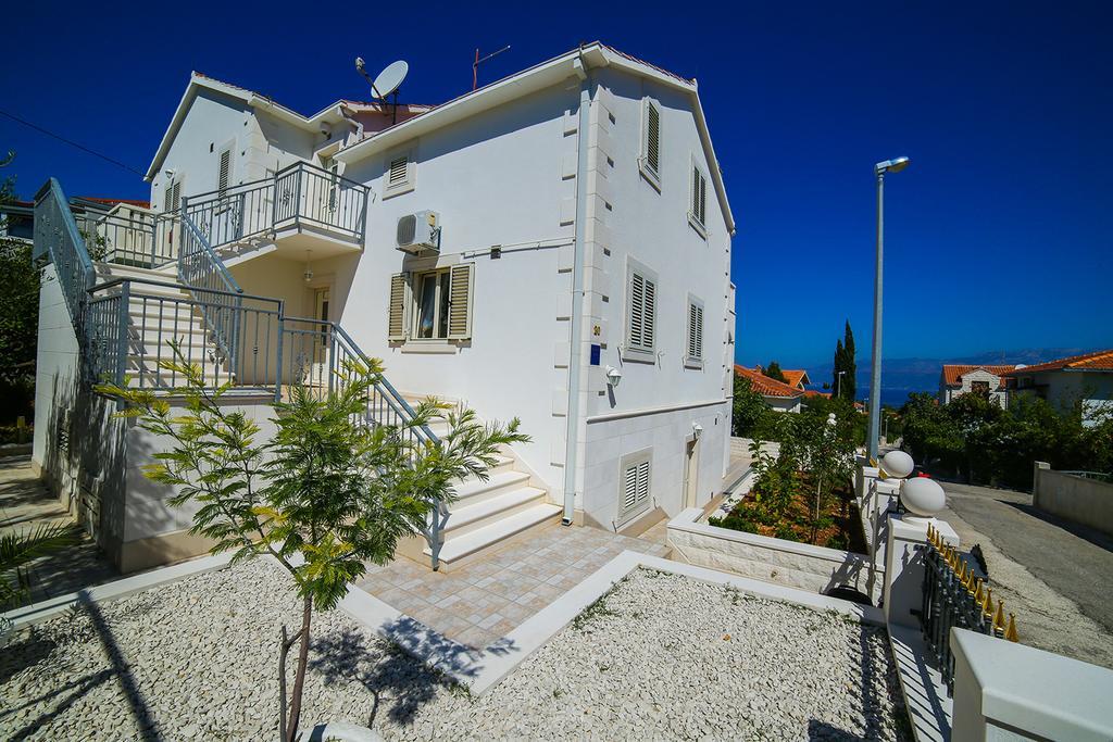 Apartments Manda Supetar Εξωτερικό φωτογραφία