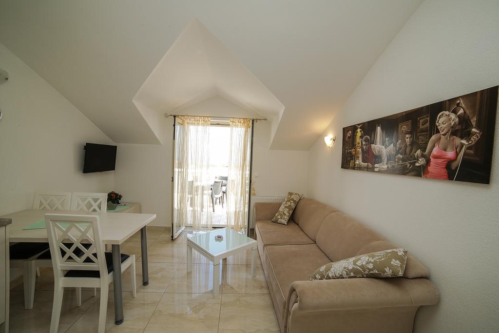 Apartments Manda Supetar Εξωτερικό φωτογραφία