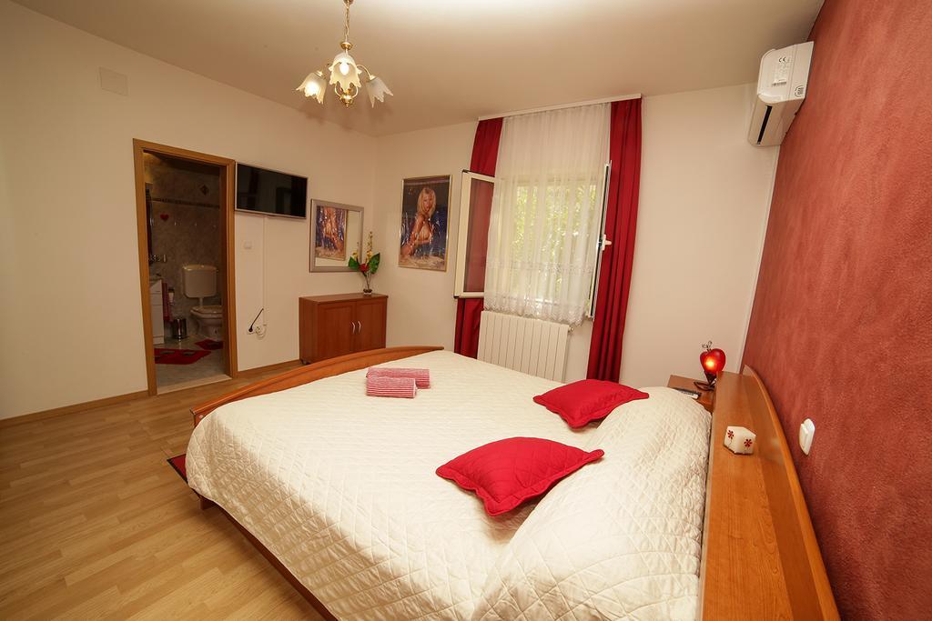 Apartments Manda Supetar Εξωτερικό φωτογραφία