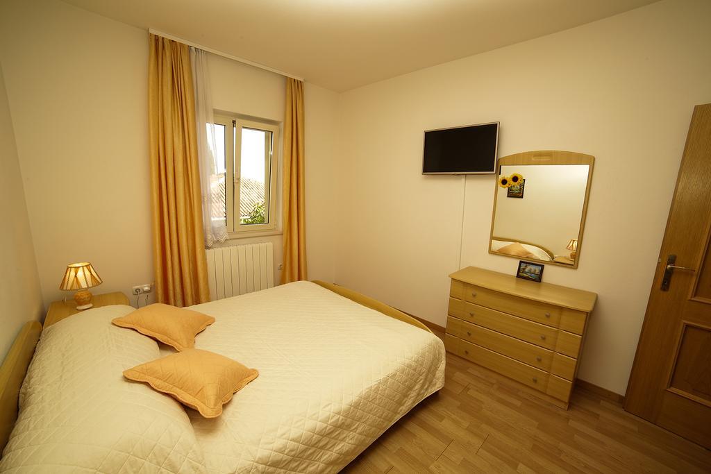 Apartments Manda Supetar Εξωτερικό φωτογραφία