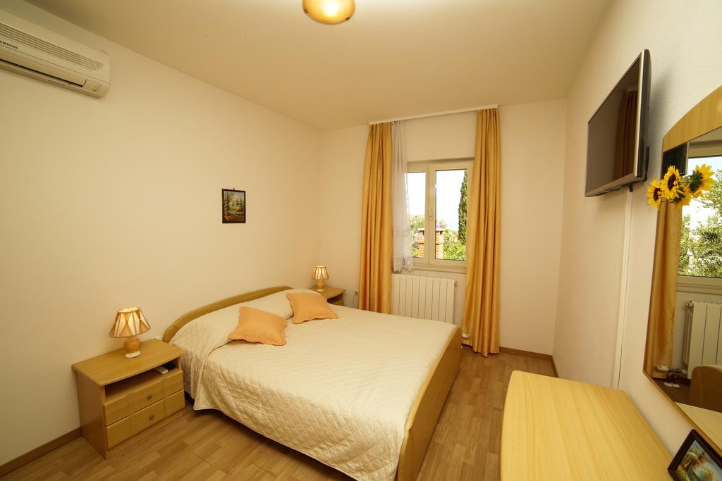 Apartments Manda Supetar Εξωτερικό φωτογραφία