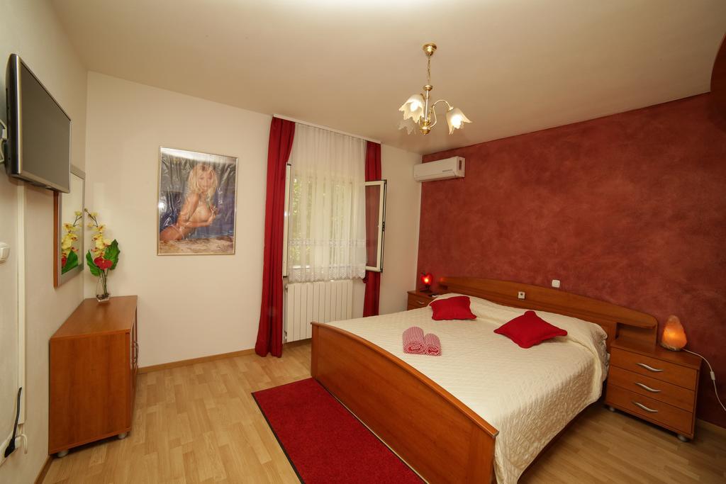 Apartments Manda Supetar Εξωτερικό φωτογραφία