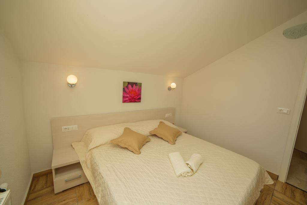 Apartments Manda Supetar Εξωτερικό φωτογραφία